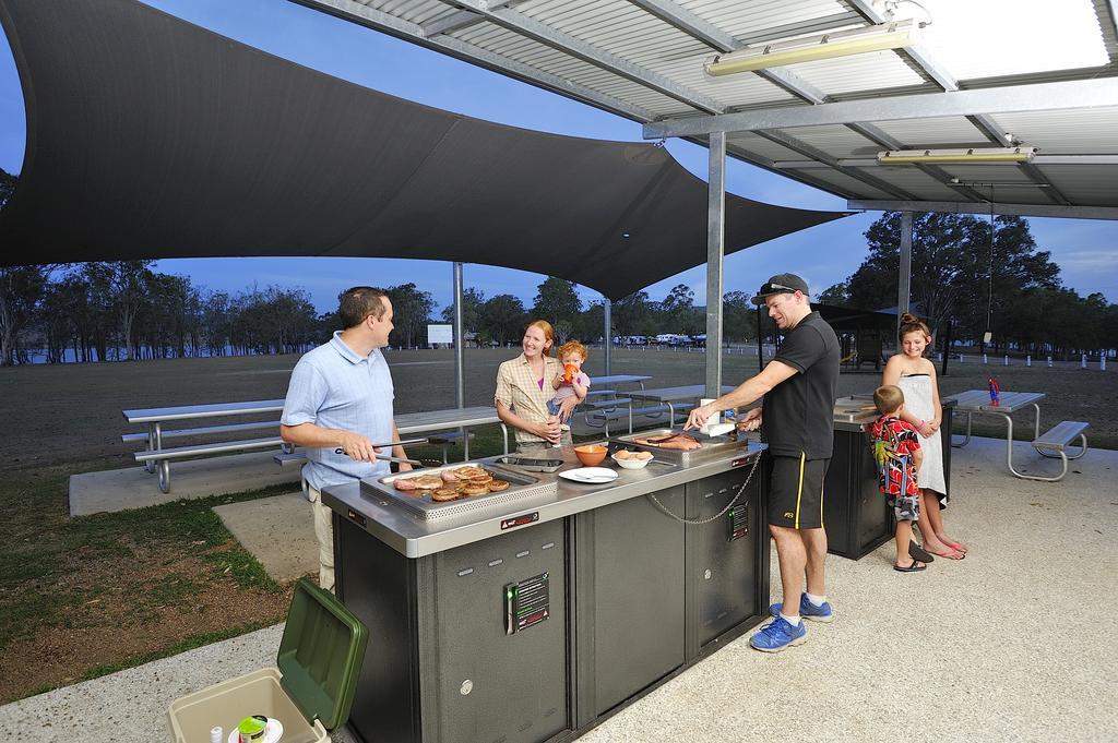 Nrma Lake Somerset Holiday Park Kilcoy 外观 照片